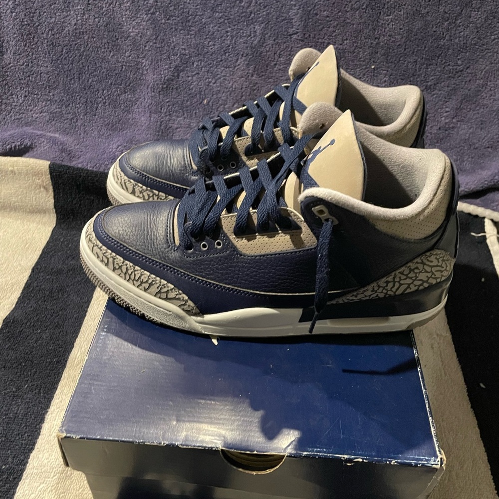 Jordan 3’s Georgetowns